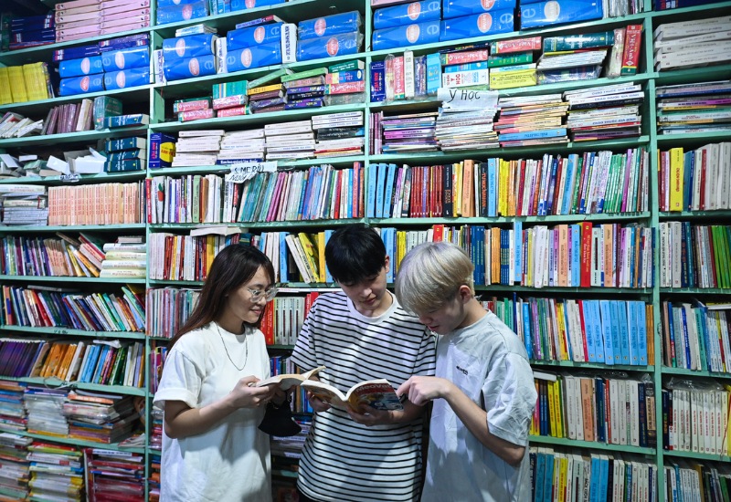 Explore the Rabbit Bookstore: The oldest bookstore in Hanoi 10