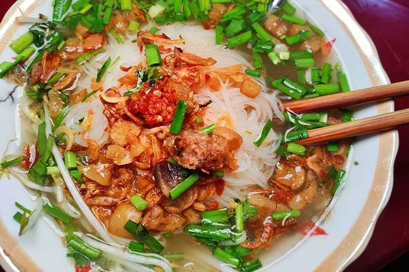 Tracing 8 delicious noodle shops in Saigon 2