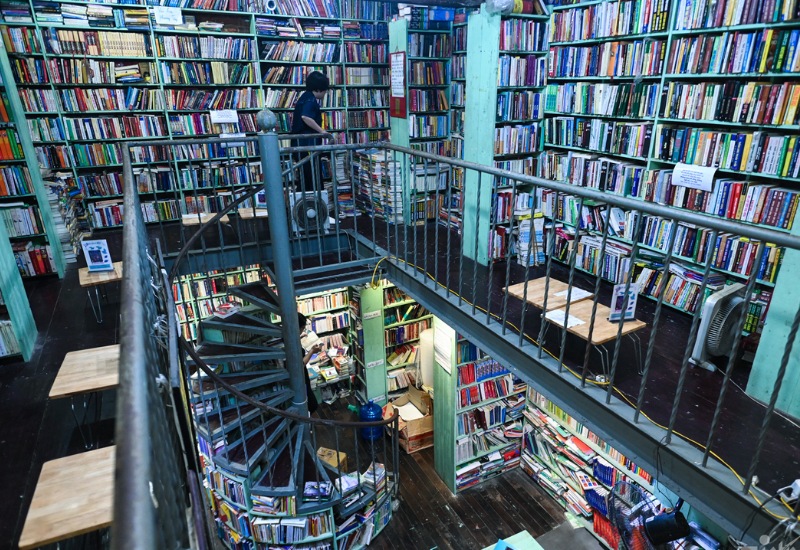 Explore the Rabbit bookstore: The oldest bookstore in Hanoi 9