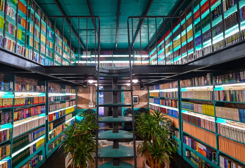 Explore the Rabbit bookstore: The oldest bookstore in Hanoi 7