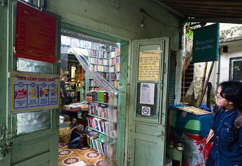 Explore the Rabbit bookstore: The oldest bookstore in Hanoi 3
