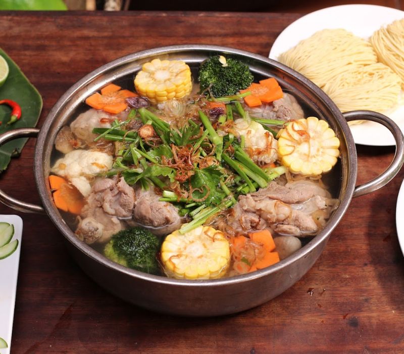 Discover 15 famous, delicious and most delicious District 3 restaurants