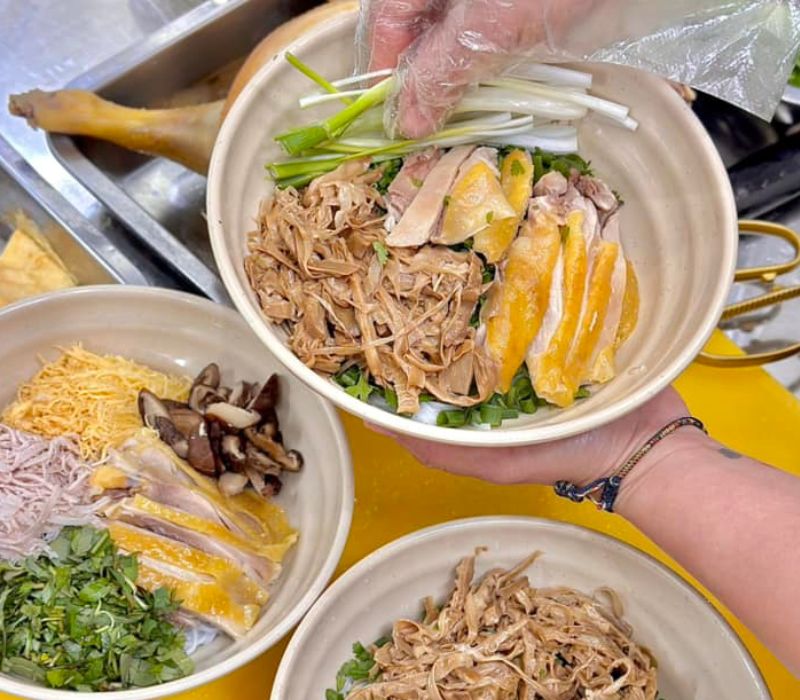 Top 10 best chicken noodle shops in Saigon 8