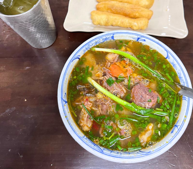 Visit Pho Ho Loi, enjoy the typical taste of Ha Thanh 9