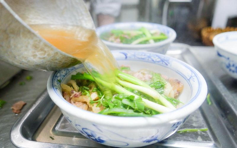 Visit Pho Ho Loi, enjoy the typical taste of Ha Thanh 7
