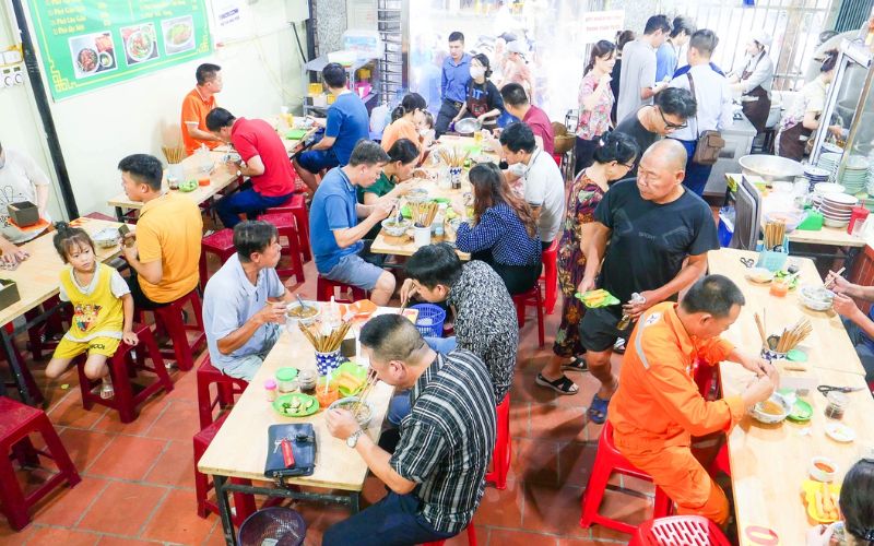 Visit Ho Loi Pho restaurant, enjoy the typical taste of Ha Thanh 3