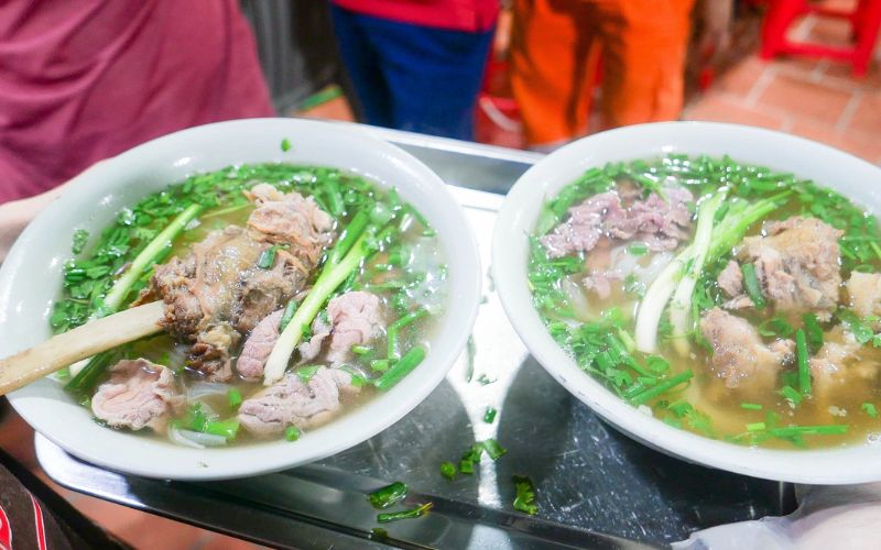 Visit Ho Loi Pho restaurant, enjoy the typical flavor of Ha Thanh 8
