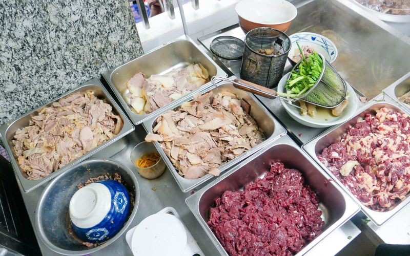 Visit Ho Loi Pho restaurant, enjoy the typical taste of Ha Thanh 6