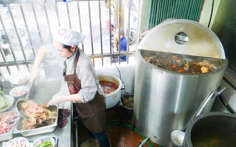 Visit Ho Loi Pho restaurant, enjoy the typical taste of Ha Thanh 4