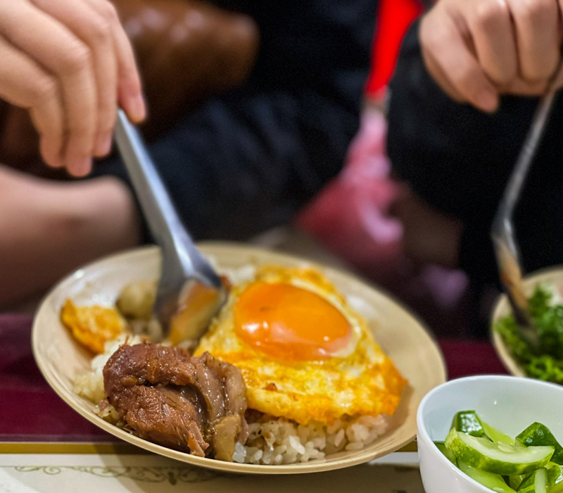 Ong Hoa sticky rice: Enjoy the famous peach cheeks in Hanoi 3