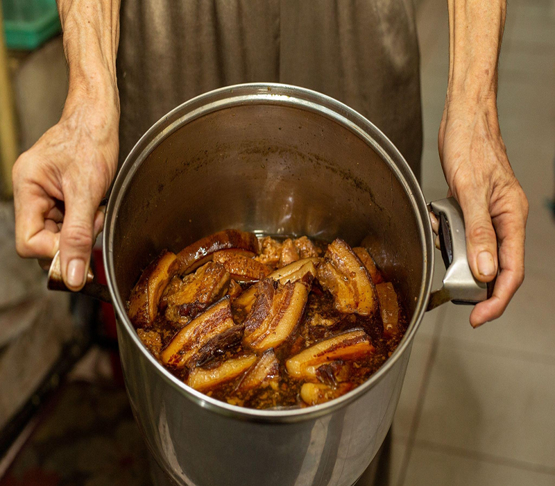 Ong Hoa sticky rice: Enjoy the famous peach cheeks in Hanoi 6