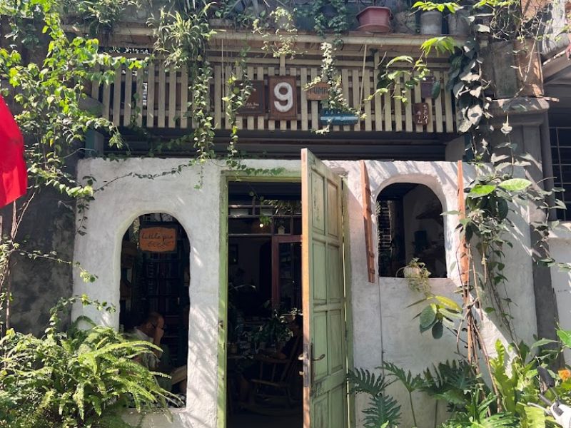 Check-in now 10 genuine Long Bien Cafe and Beautiful Decor 11