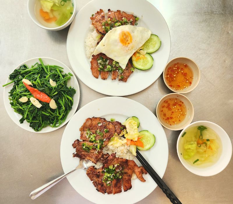 Top Da Nang broken rice shop with a strong southern flavor in the heart of the Han River City 6