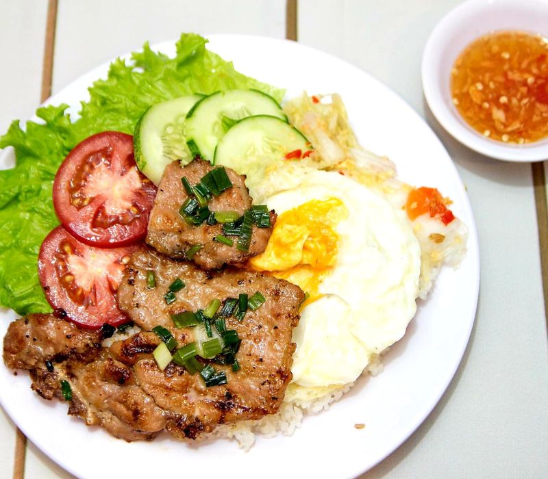 Top Da Nang broken rice shop with a strong southern flavor in the heart of the Han River City 4