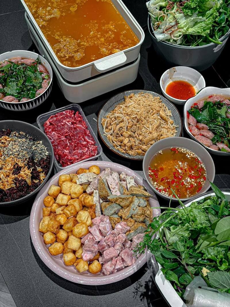 Tracing 13 delicious Hanoi hotpot shops near and far 4