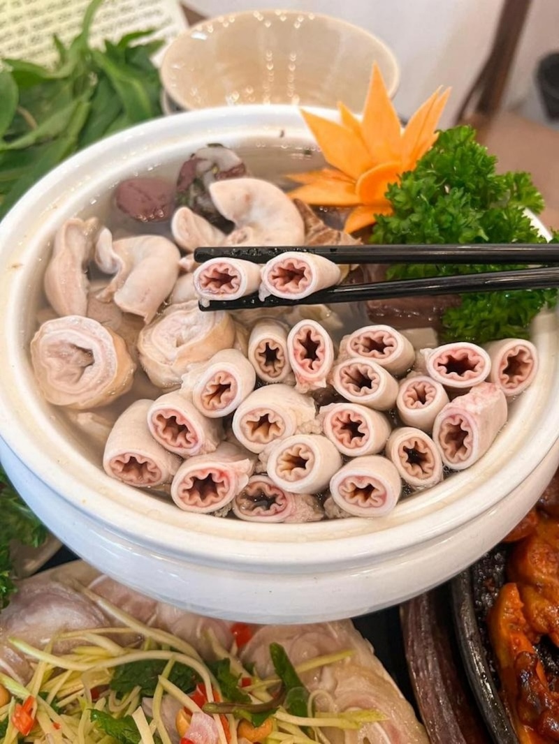 Heart Se Hanoi is famous for gourmets 5