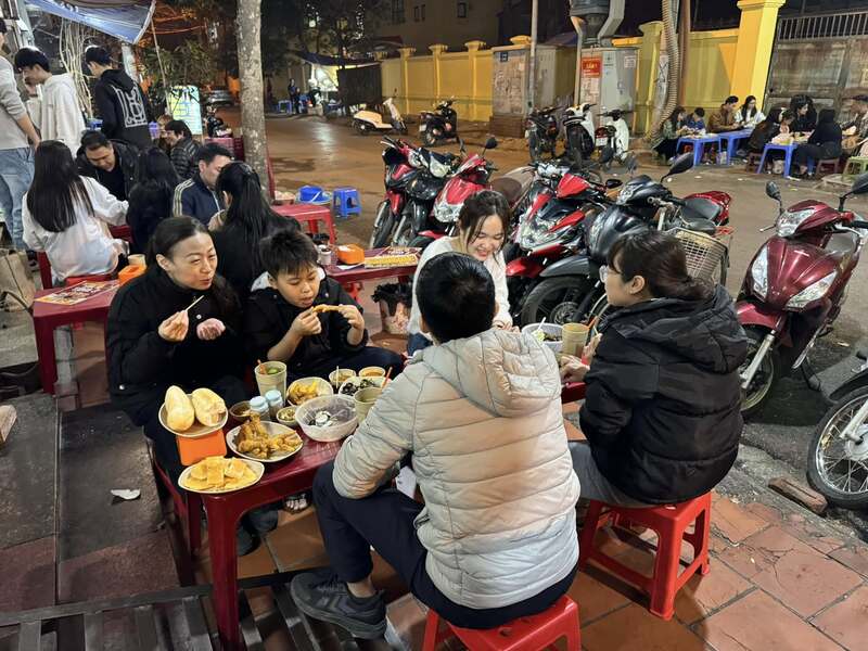Top 11 night snail shops Hanoi spread the warm flavor 2