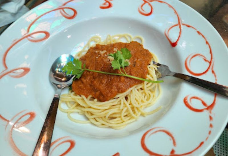 Explore OASIS Cafe: A natural corner in the heart of the city 7