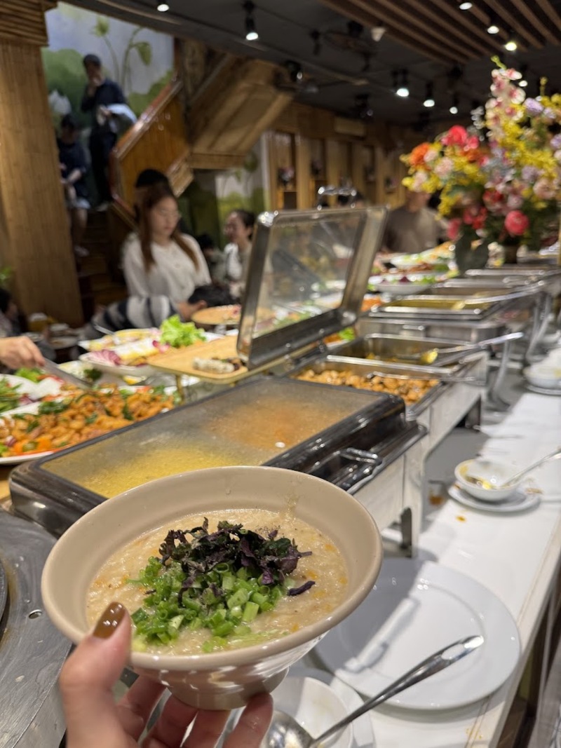 The vegetarian buffet of the Hanoi Zen Zen has a rounded taste full of 8