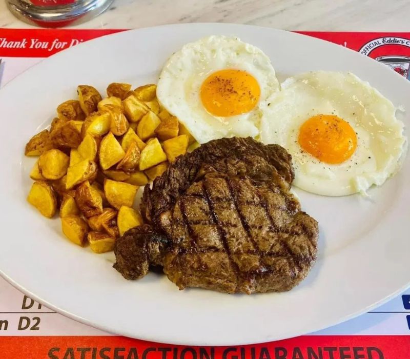 12 Beefsteak shops in District 1 are attractive not to be missed 10