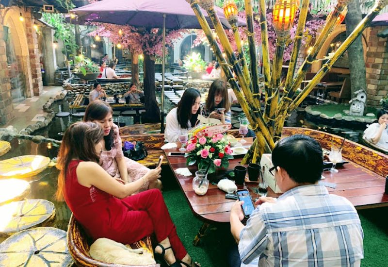 Explore OASIS Cafe: A natural corner in the heart of the city 5
