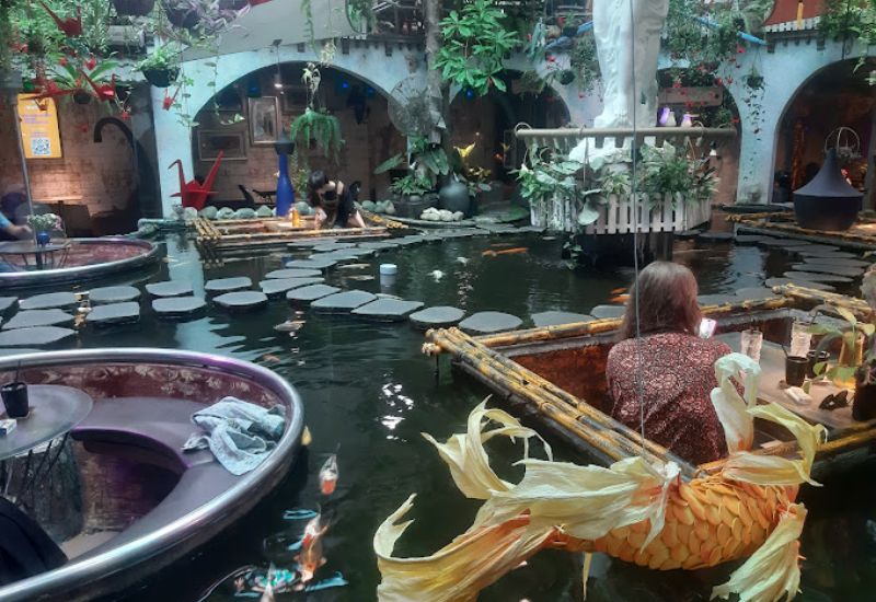 Explore OASIS Cafe: A natural corner in the heart of the city 3