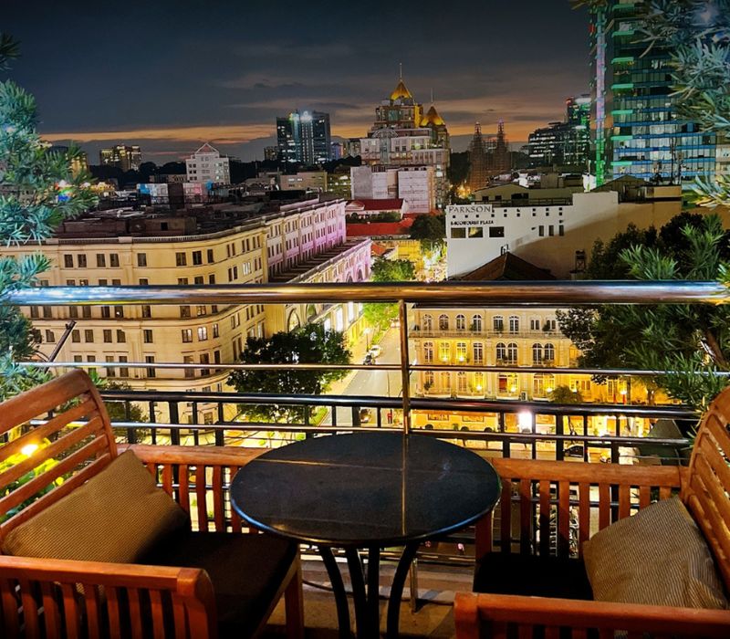 Saigon Saigon Rooftop Bar: The place to store the history of Saigon 2