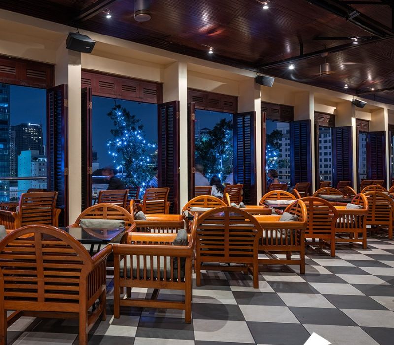 Saigon Saigon Rooftop Bar: The place to store the history of Saigon 10
