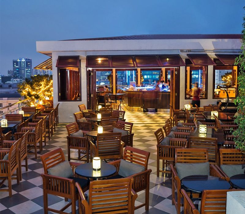 Saigon Saigon Rooftop Bar: The place to store the history of Saigon 11