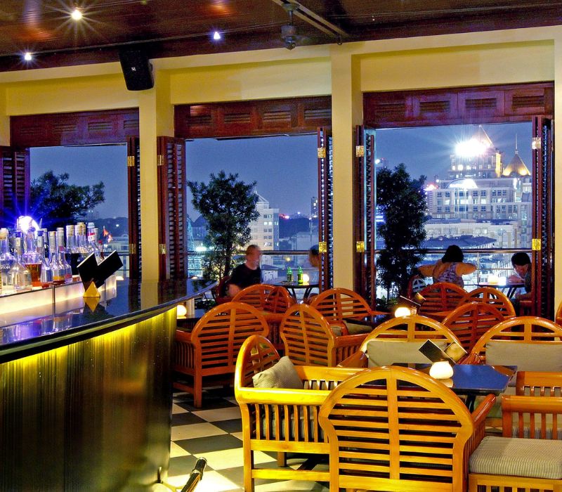 Saigon Saigon Rooftop Bar: The place to store the history of Saigon 5