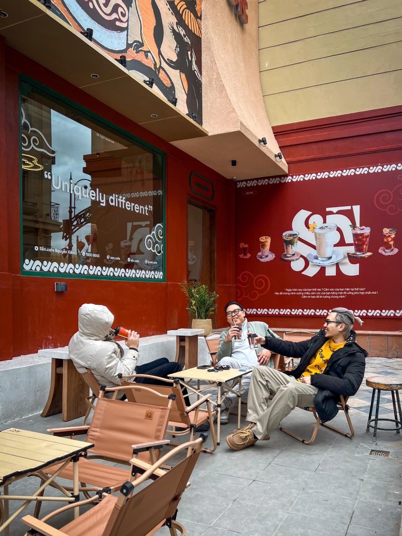 Cultural exploration in cassava.cafe and Dong Ho 12 space