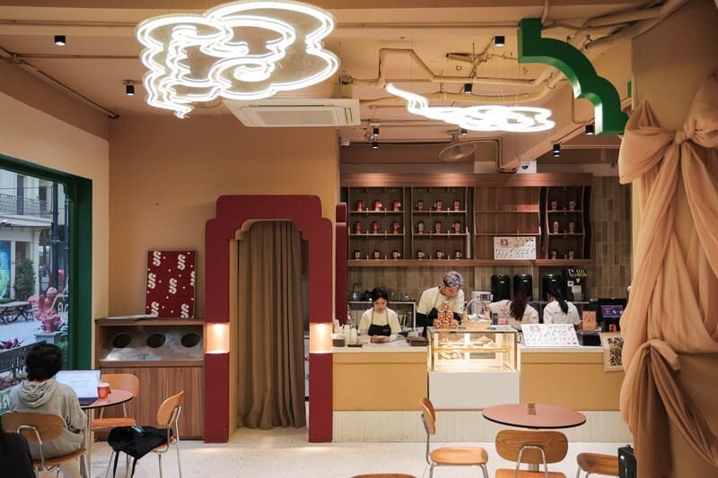 Cultural exploration at cassava.cafe and Dong Ho 4 space