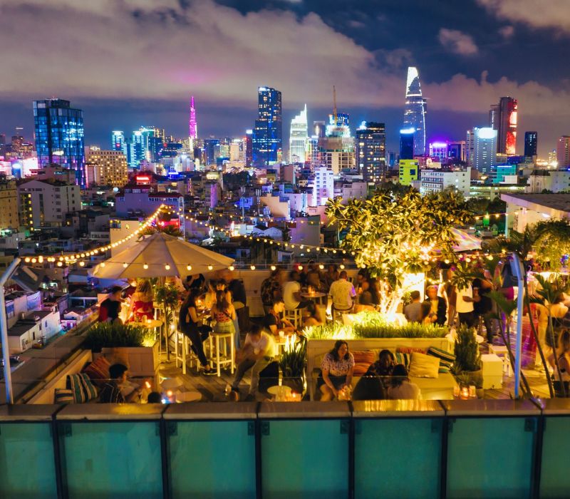 Banana Mama Rooftop Bar & Kitchen Saigon: Nice view, Vibe 2