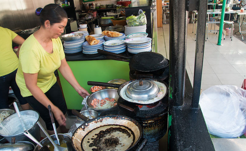 Pancake 46A Dinh Cong Trang: The famous Michelin shop Saigon 6