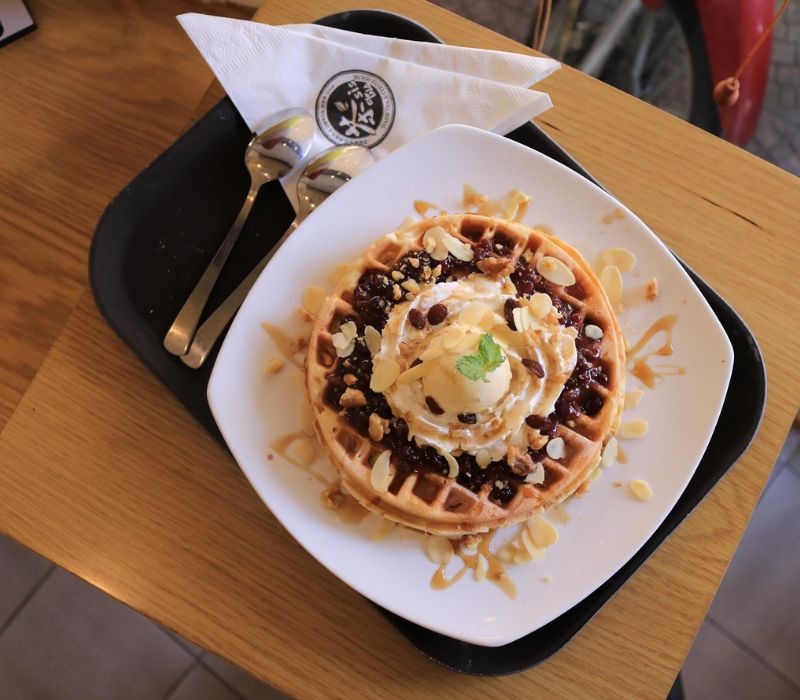 Top 10 Bingsu shops in District 1 are cool chill, Korean standard view 12