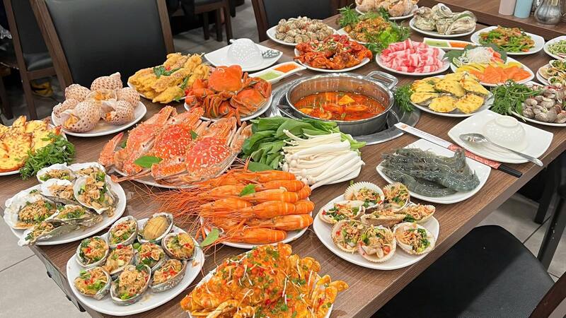 Enjoy Buffet Poseidon HCMC with menu more than 200 dishes 2
