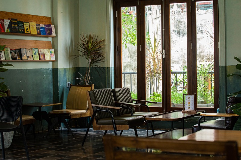 Tunneling cafe sheltered peaceful corner nestled in the heart of Hanoi 4