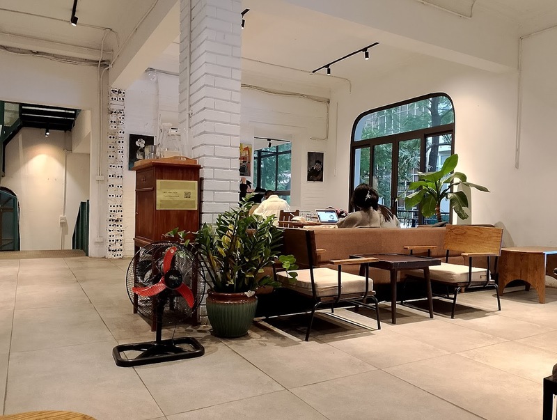 Tunneling cafe sheltered peaceful corner nestled in the heart of Hanoi 8