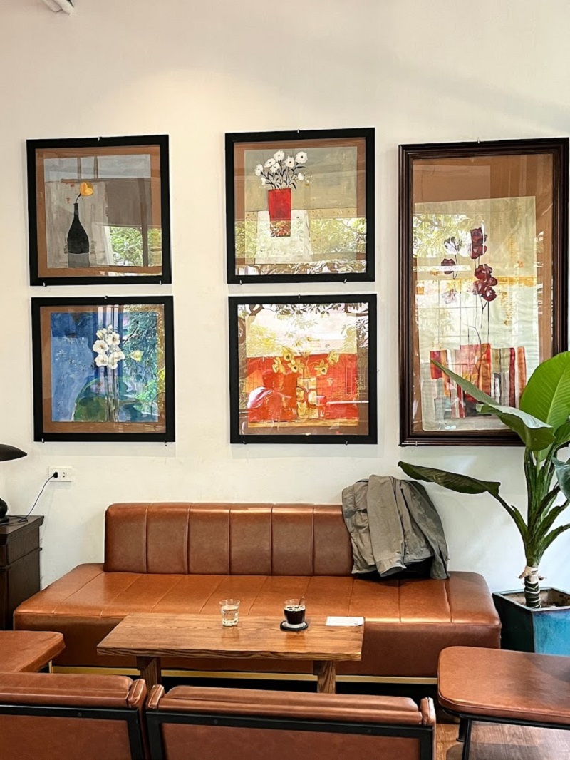 Tunneling cafe sheltered peaceful corner nestled in the heart of Hanoi 10