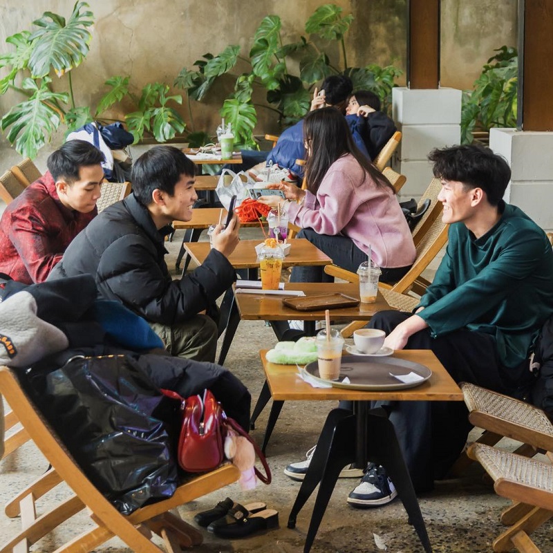 Tunneling cafe sheltered peaceful corner nestled in the heart of Hanoi 7