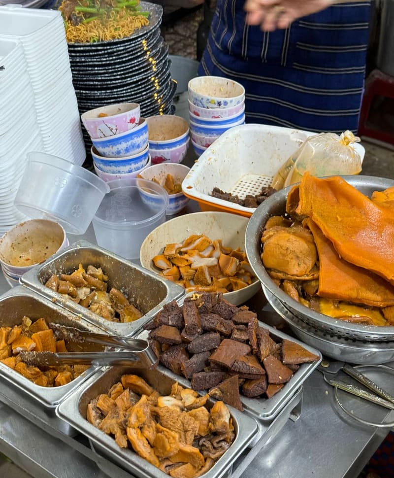Enjoy Saigon and 5 delicious shops to forget about '6