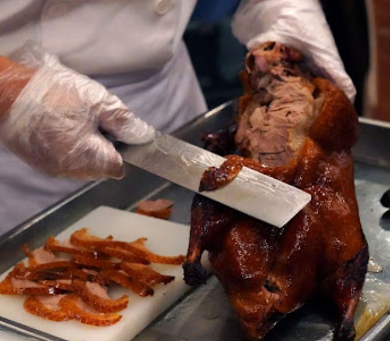 What is the special cuisine of the Chinese cuisine in District 5? 6