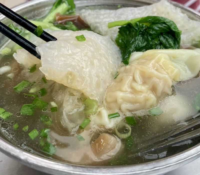 What is the special cuisine of the Chinese cuisine in District 5? 7