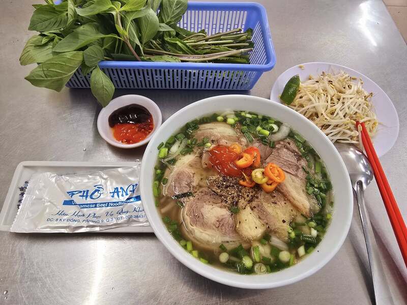 Looking for the top 8 delicious Saigon Pho shops at the right 7