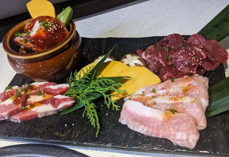 Top 10 famous Hanoi grilled hotpot shops have a delicious taste.