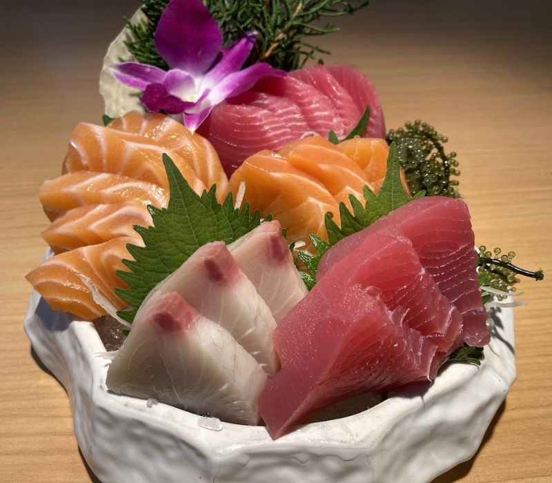 Check-in right in the top 8 delicious sushi shops in District 10 forgot the way about 9