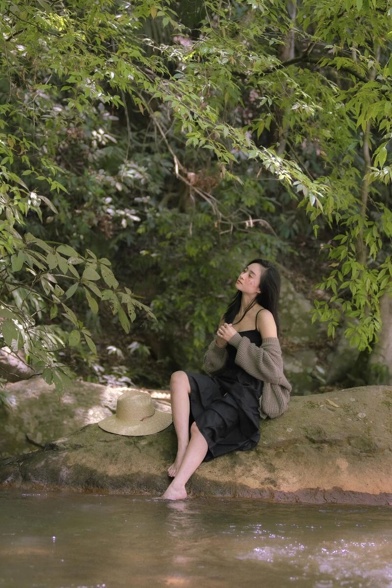 Visit the coffee shop next to the stream in nature 9