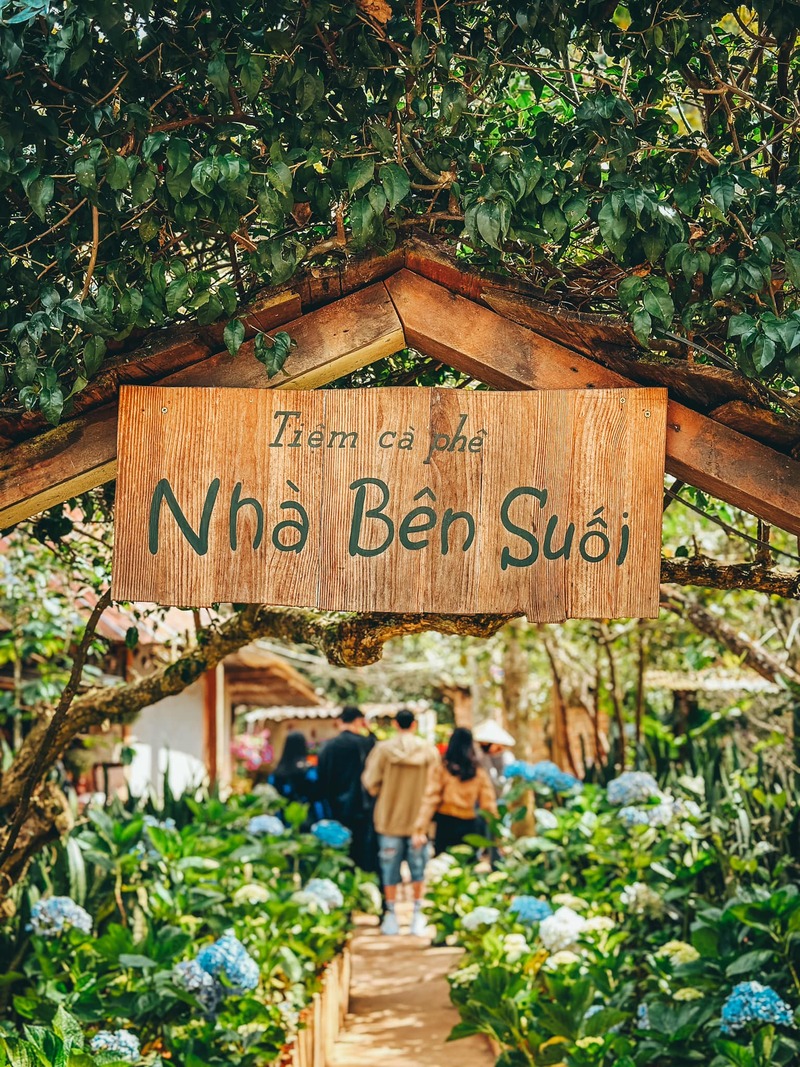 Visit the coffee shop next to the stream in nature 2
