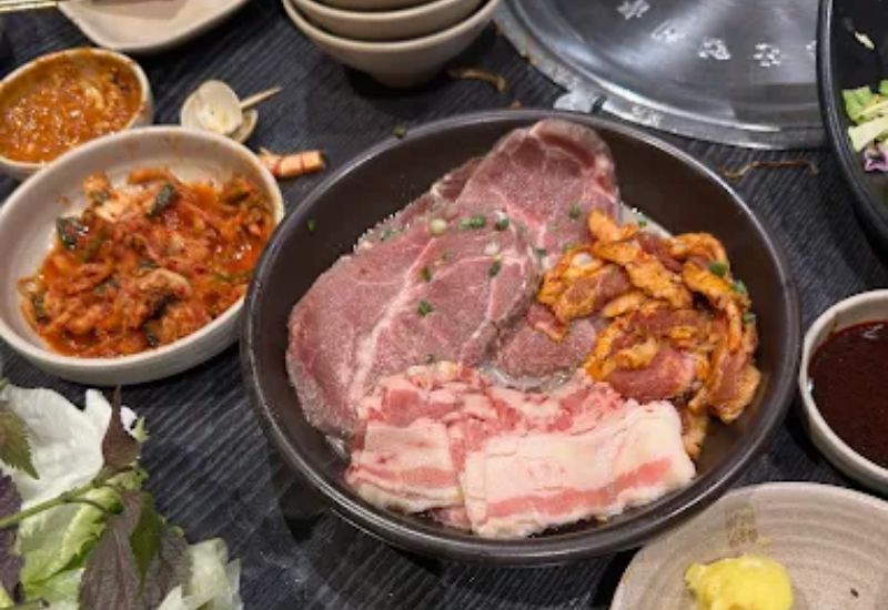 Top 10 famous Hanoi grilled hotpot shops have a delicious taste that is hard to resist 2