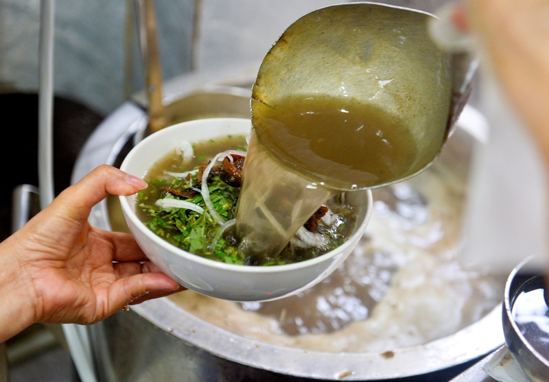 Eel vermicelli in Hanoi: The warmth of the old town in each vermicelli fiber 5